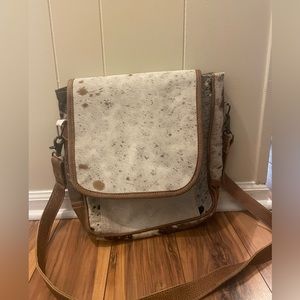 Women’s cross body cowhide bag